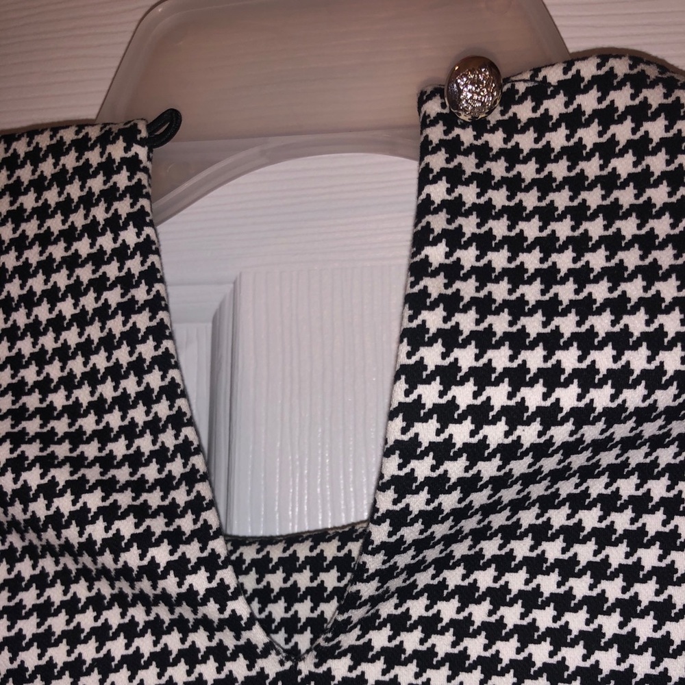 Elastic Black & white top